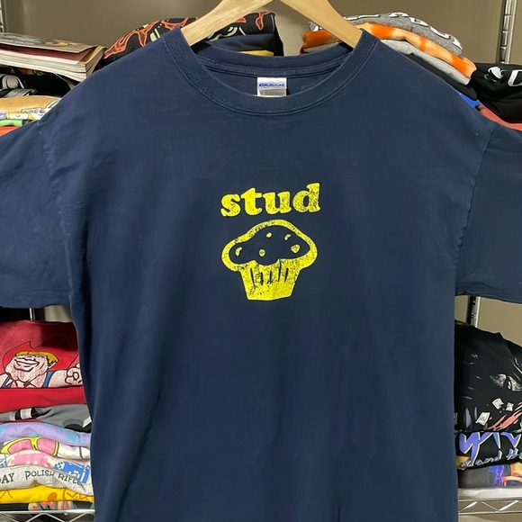 Stud Muffin Tee 🔥🔥”she’s out of your league” Stainer stud muffin tee - Picture 1 of 6